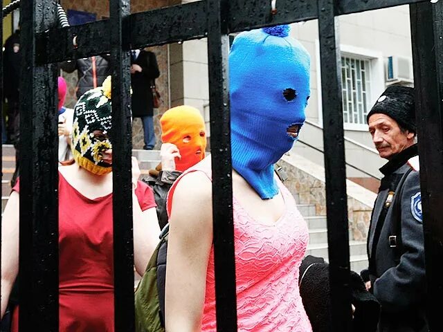 Группа пусси. Группа пусси. Мадонна толоконникова. Мадонна толоконникова. Группа пусси.