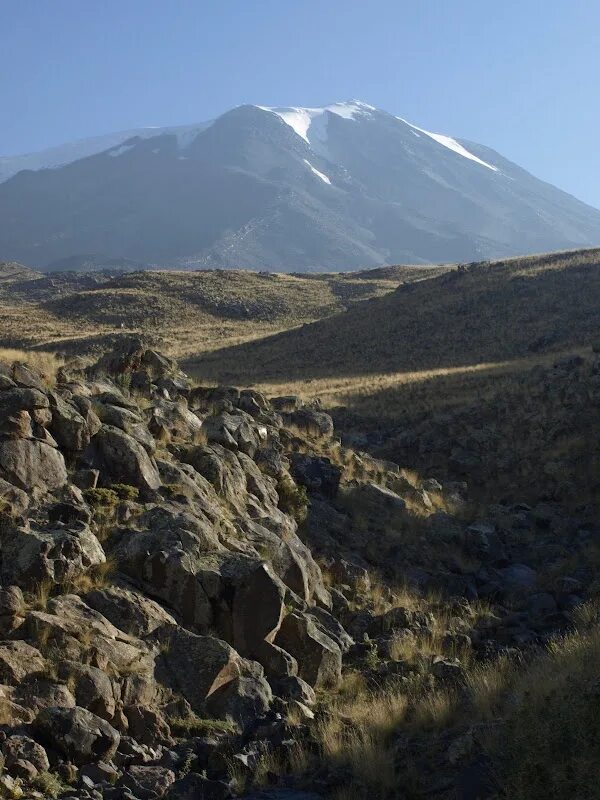 Страдающие горы. Арарат Ковчег. Ноев Ковчег Арарат. Армения гара Арарат Ноев Ковчег. Гора Арарат Хакасия.