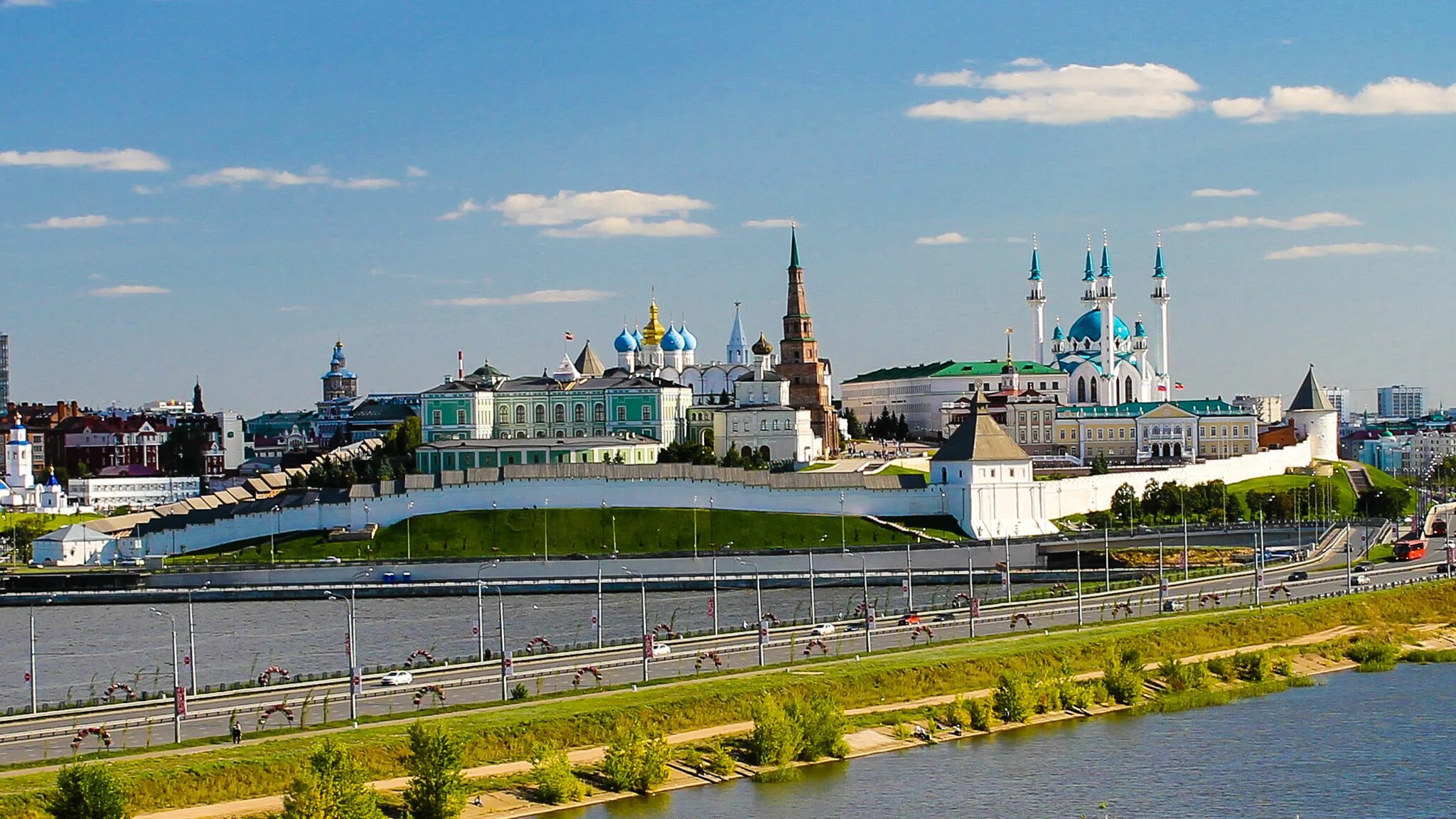 сдать вещи на переработку. казанский кремль сверху. карта казани по районам города. фотосессия на фоне казанского кремля. девушка на фоне казани.