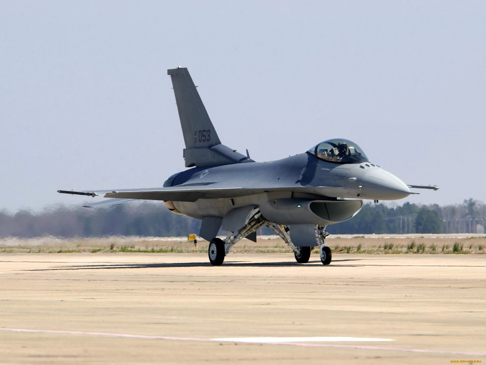 F 16 g 3. F16 истребитель. F 16 Falcon. Lockheed Martin f-16 Fighting Falcon. Истребители f-16 ВВС США.