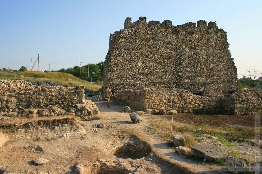 Где располагалась столица скифского царства неаполь скифский. Неаполь Скифский Симферополь. Городище Неаполь Скифский Симферополь. Древний город Неаполь Скифский. Музей Неаполь Скифский Симферополь.