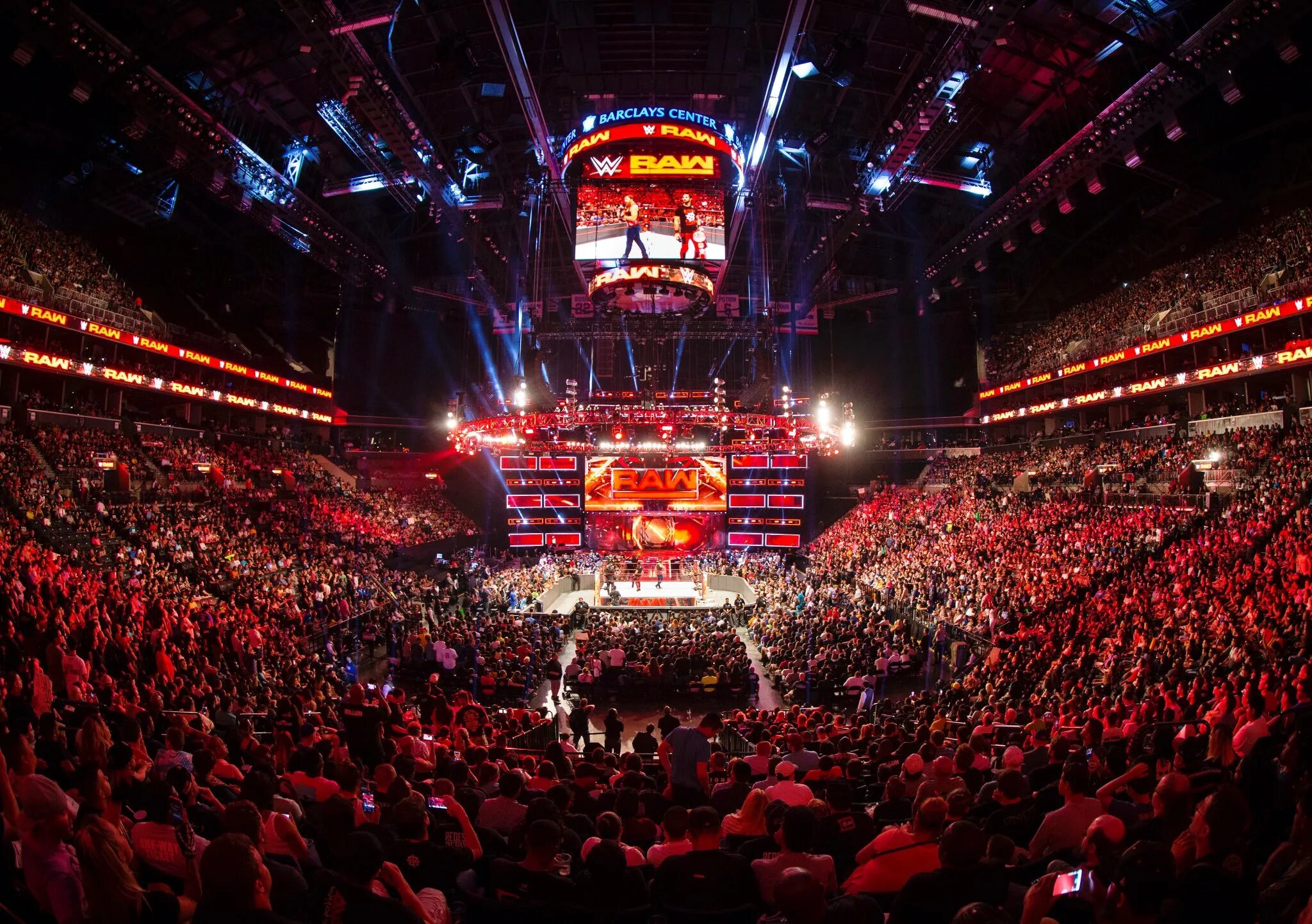 Арена wwe. Арена wwe. Wwe арена зрители. Арена smackdown. Арена raw.