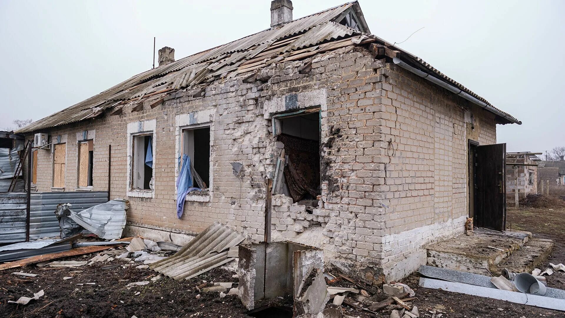 Донбасс самые последние новости. Поселок Еленовка ДНР. Поселок Байрак Горловка. Обстрел жилых домов.