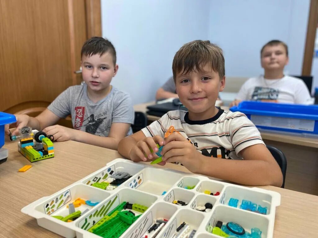 детские курсы москва. Okey english котельники. курсы для детей картинки. школа программирования для детей. творческие мастер классы для подростков.