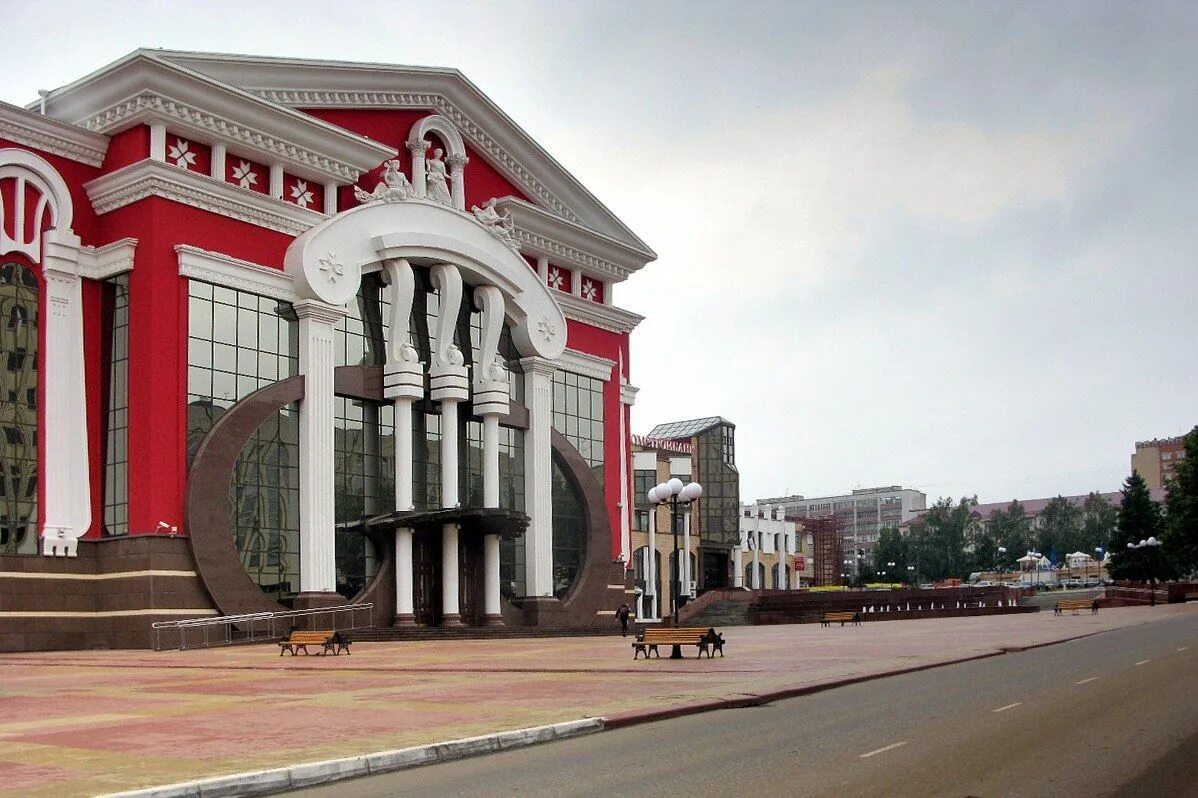 Фонтан на площади тысячелетия в саранске. Республика мордовия столица саранск. Сайт про саранск. Сайт про саранск. Город саранск.