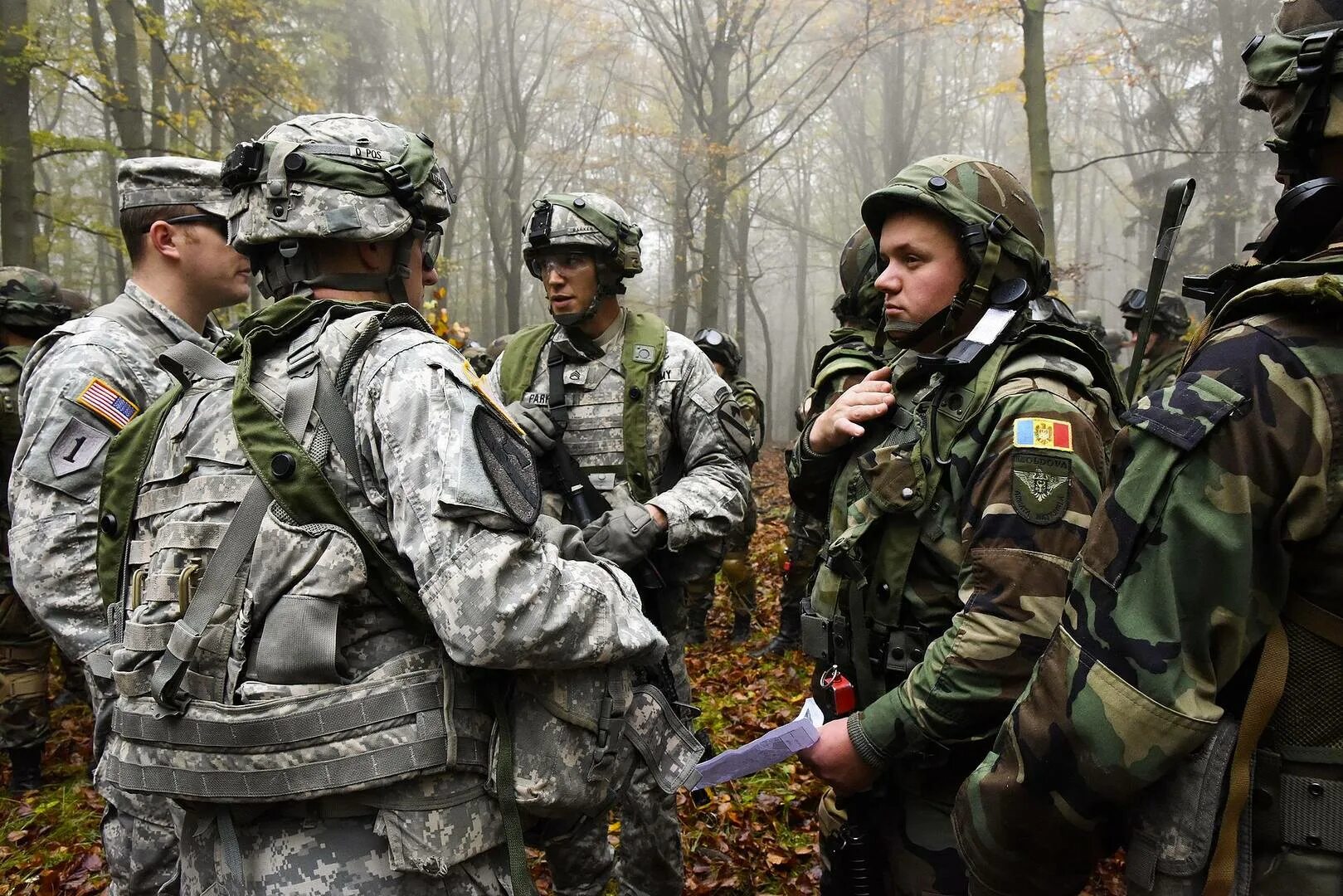 Военные молдовы. Солдаты Молдавии. Молдавская Военная форма. Форма армии Молдовы. Солдат Молдовы.