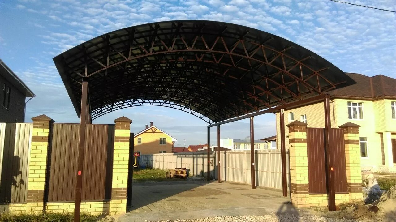 арочный навес. арочный навес из профнастила. арочный навес из металлопрофиля. арка навес. арочный навес из профнастила.