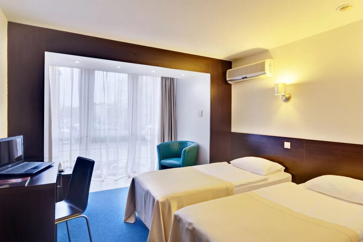 Анталия туристы. Tourist hotel. Tourist hotel 4* анталья. Пляж lara antalya. Tourist hotel.