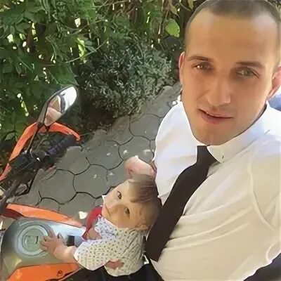 Женя продает