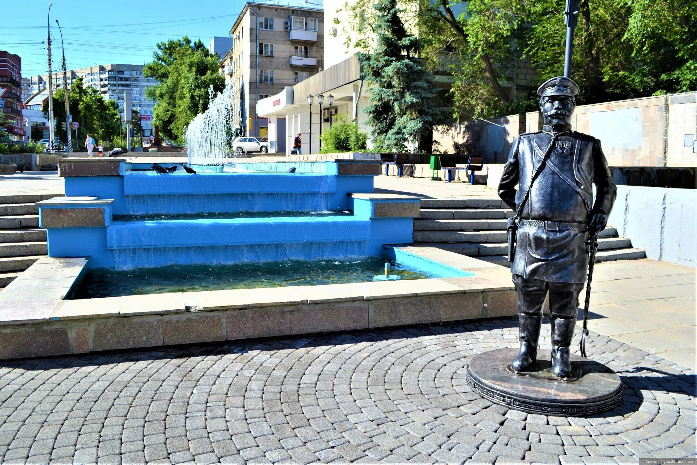 Памятник городовому Саратов. Памятник городовому Гришину Саратов. Гришин памятник Саратов. Памятники Городову в Саратове. Памятники города саратова