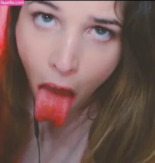 Freya Victoria Luz ASMR  freyavictoria  luzasmr Naakt gelekt OnlyFans Fot...