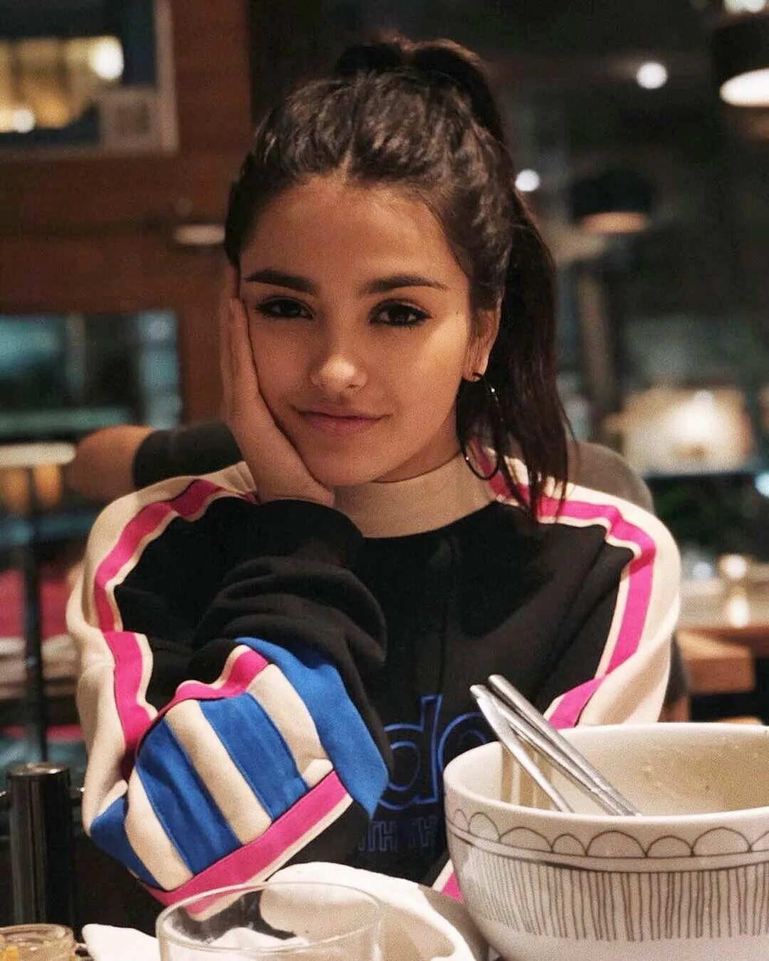 Maia Reficco Wikipedia - Akun Resmi