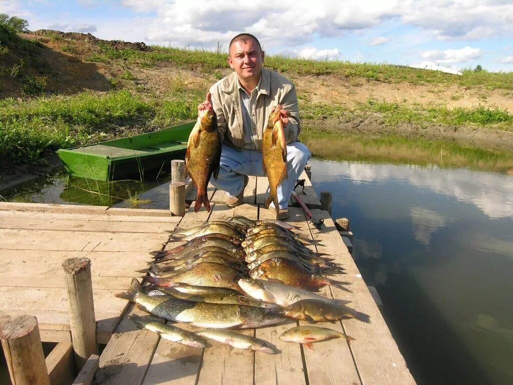 Рыбалка фото. Рыбалка на озере. Рыбалка летом. Платная рыбалка. Клев на человека