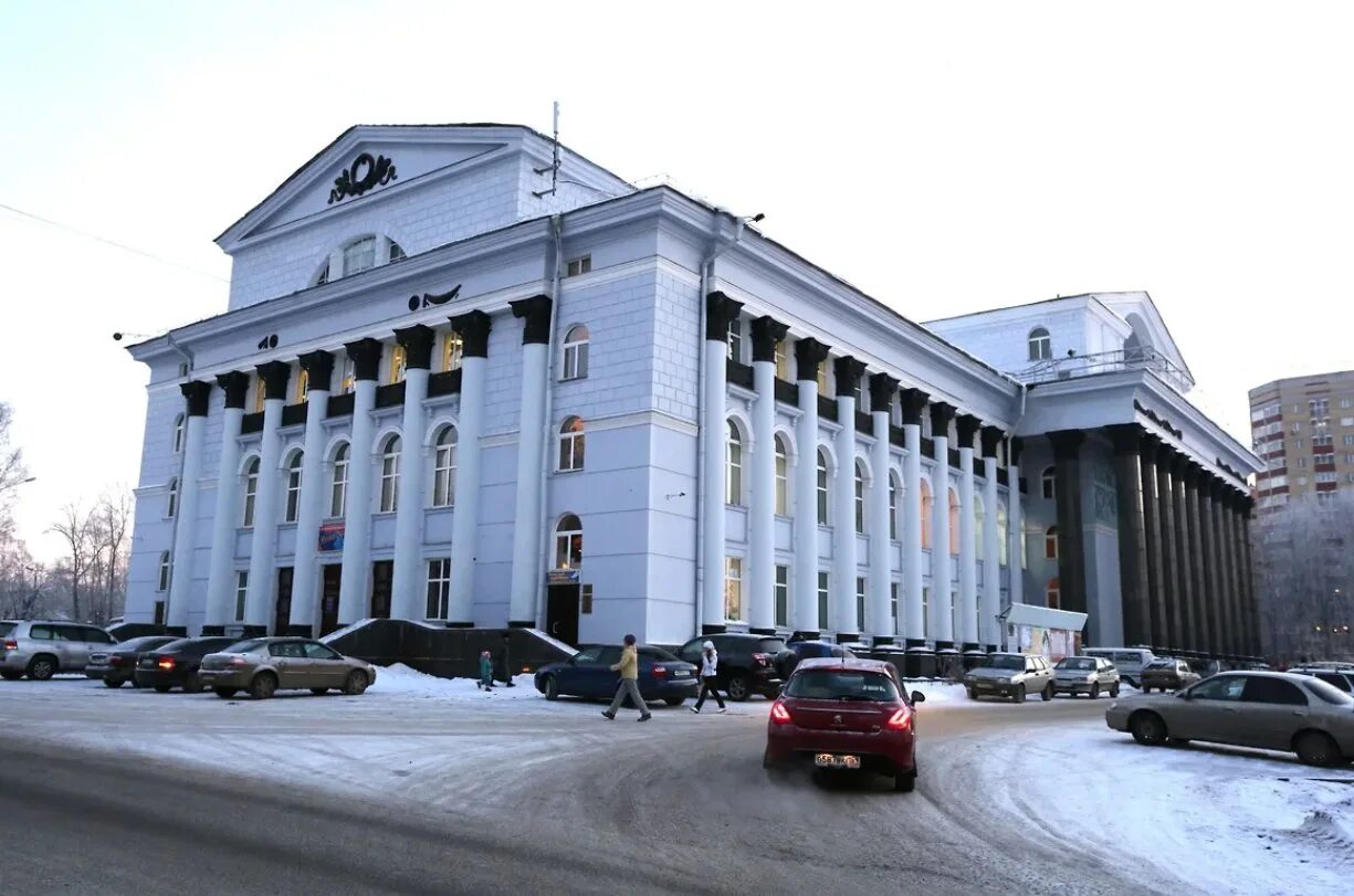 Г пермь дворец. Дворец культуры имени в. и. ленина (пермь). дворец ленина пермь. дк им ленина пермь. кдц мотовилиха пермь.