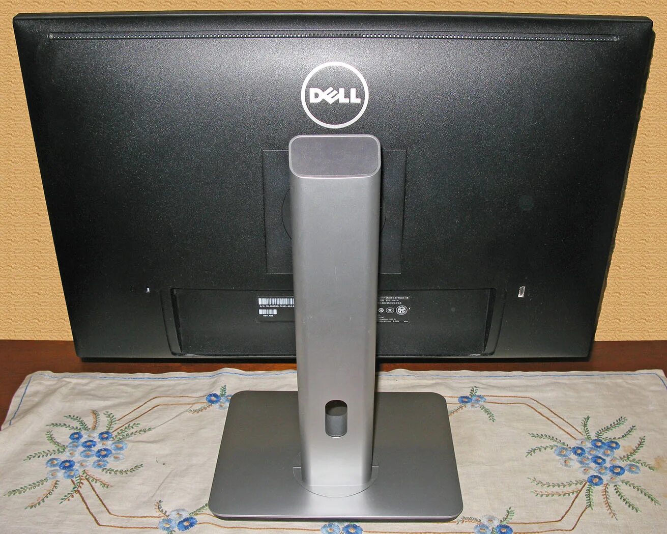 Dell монитор u2415b. Dell 2415. Монитор dell ULTRASHARP u2415 24.1", черный и серебристый. Dell u2410f.