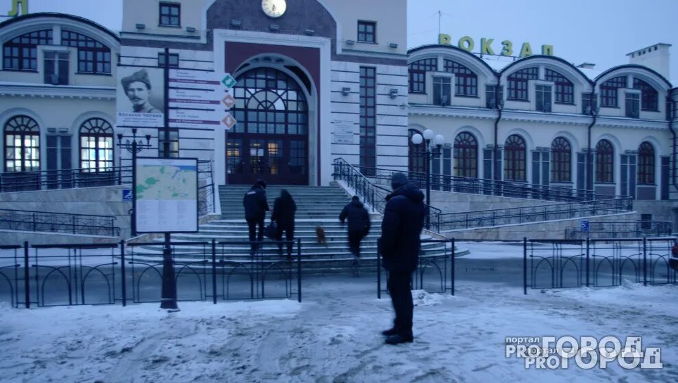 Жд вокзал чебоксары адрес. Ж/д вокзал чебоксары. жд вокзал чебоксары зимой. вокзал чебоксары чувашия. платформа жд вокзал чебоксары.