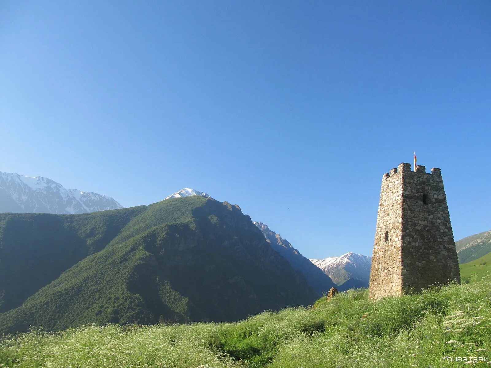 Башня курта северная осетия. Горы унал северная осетия алания. Сторожевые башни северной осетии. Сторожевые башни северной осетии. Южная осетия алания.