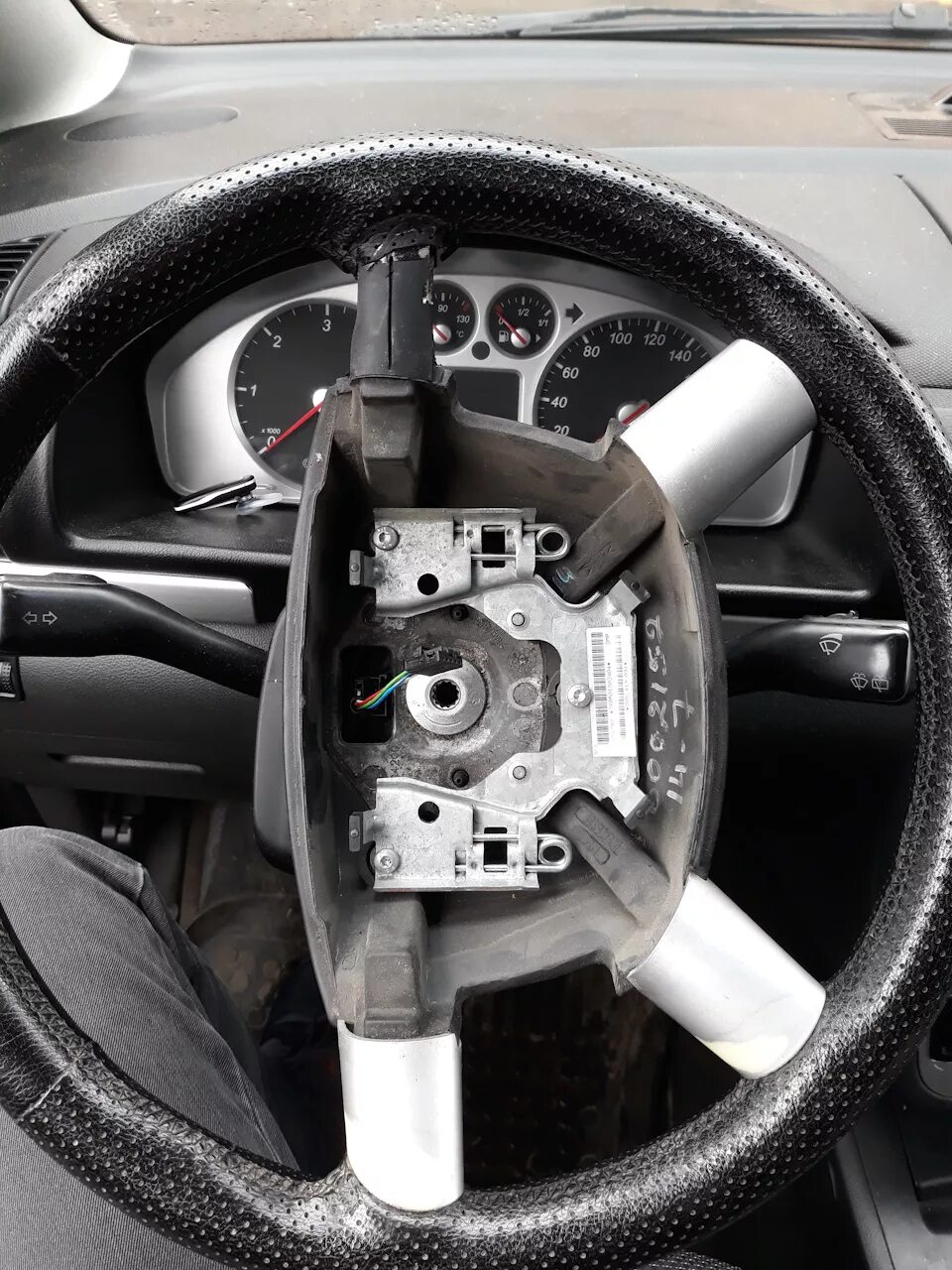 Разобрать рулевое колесо