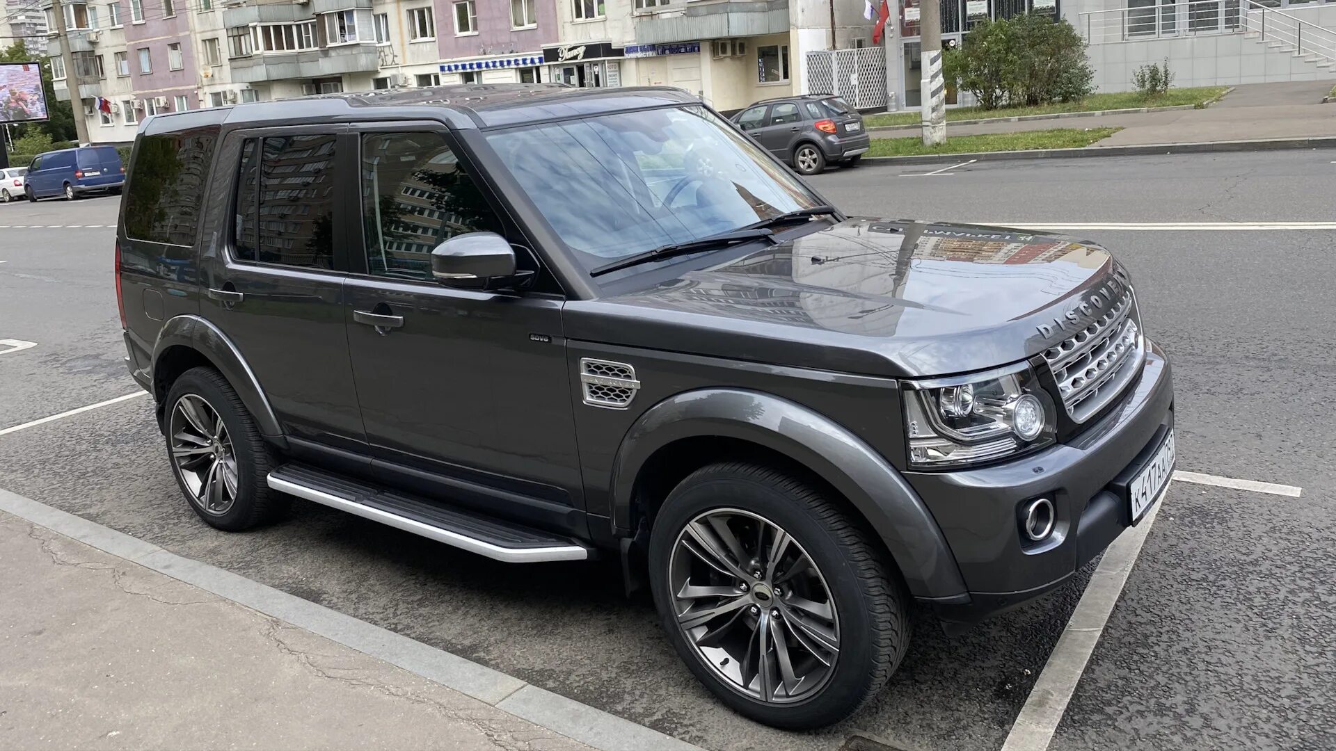 Дискавери ростов на дону. Ленд Ровер Дискавери 4. Диски Land Rover Discovery 4. Land Rover Discovery 4 Tuning. Ленд Ровер Дискавери 4 тюнинг.