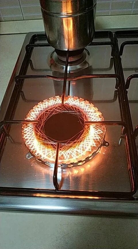 Горелка горит красным