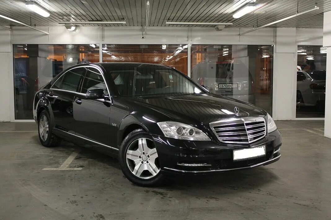 Бронированный мерседес w221. Сборщик металлических дверей. Бронеколпак бр4. Аренда бронированных. 000.