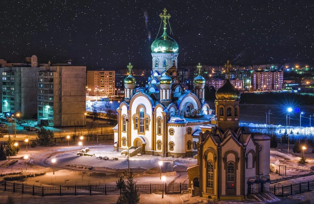 В красноярском крае храмы. Храм город Зеленогорск Красноярский край. Ночной храм Зеленогорск Красноярский край.