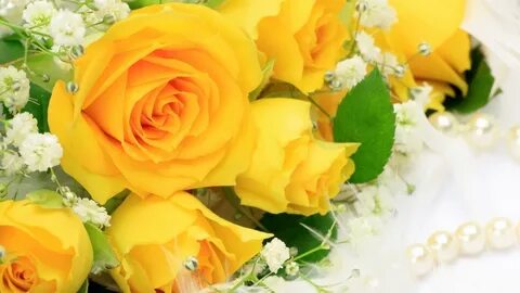 С днем рождения женщине с желтыми розами