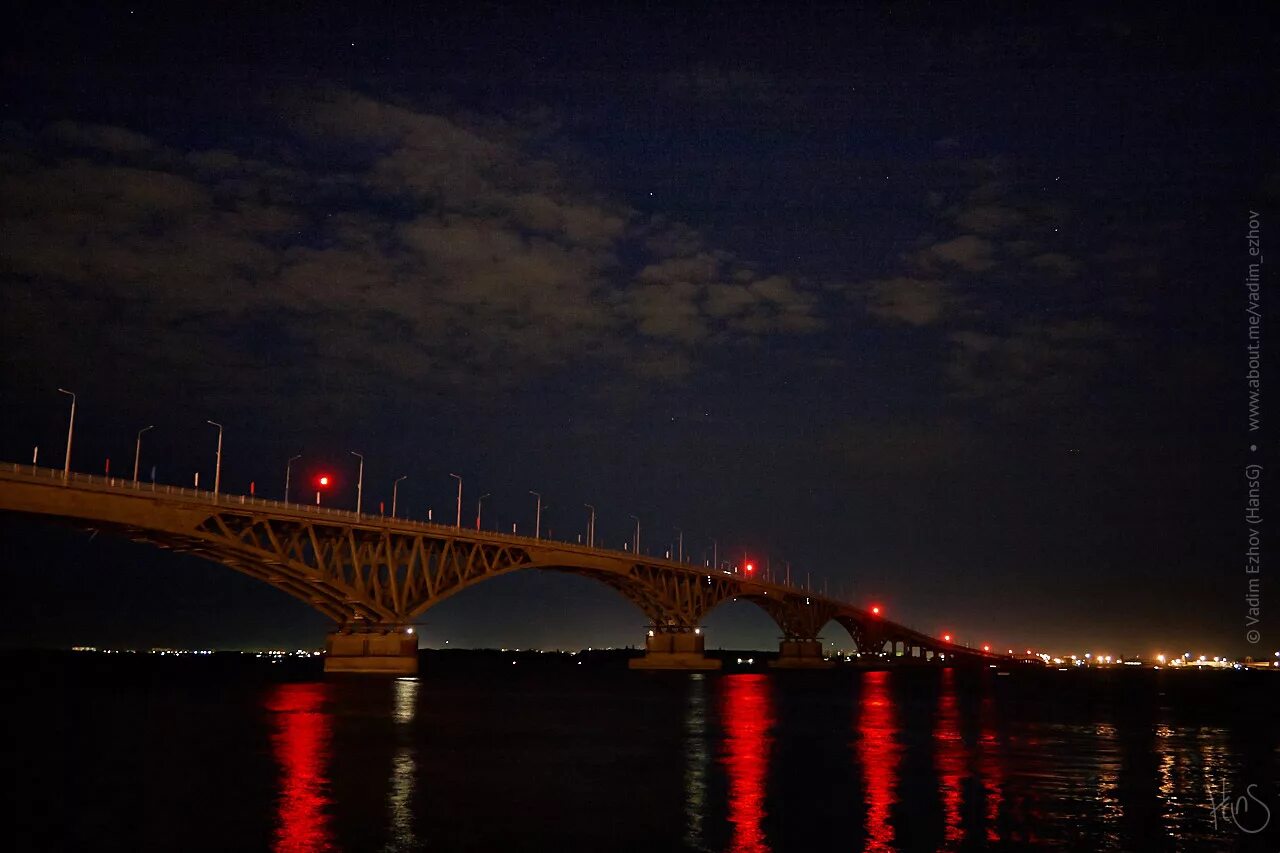 Энгельс мост через волгу. Саратов мост. Саратов мост через Волгу. Саратовский мост ночью Саратов.