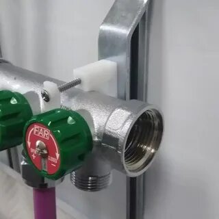 Крепление для коллектора водоснабжения