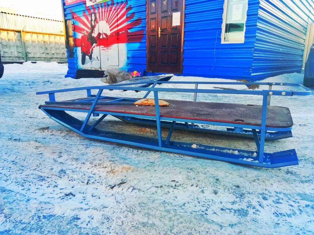 Волокуши для снегохода из профильной трубы 40 на 20. Сани дл сегогохода из 110 пнд трубы. Сани 2500 mtr на полозьях. Сани для снегохода снежок 640. Сани для снегохода из пластиковых труб.