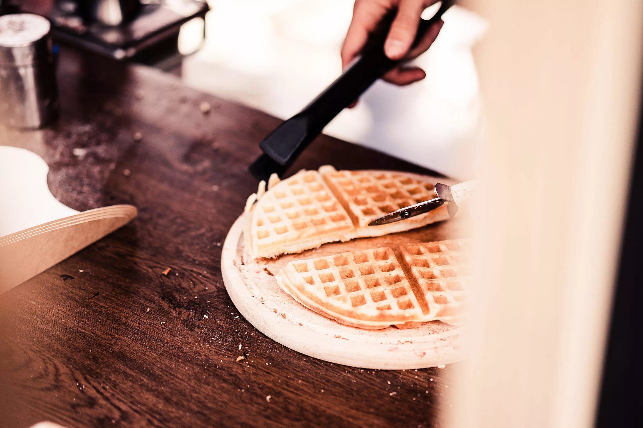 Изготовление вафель. Waffles Cut. СЕНТЕК ломтика резка. Еда на работу. Waffle Design.