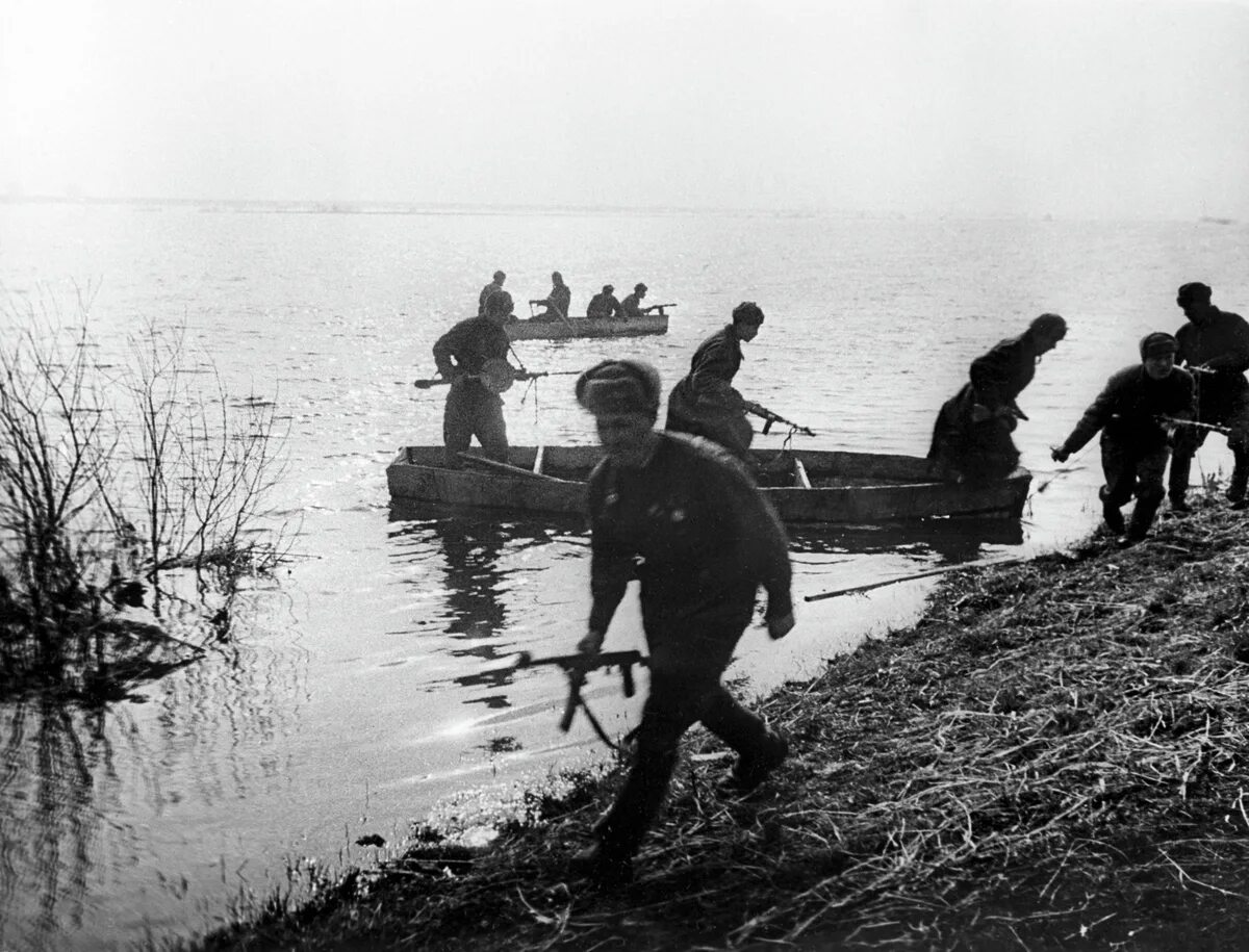 Одер 1945. Река одер 1945. одер река форсирование реки. форсирование реки висла 1945. форсирование реки одер в 1945.