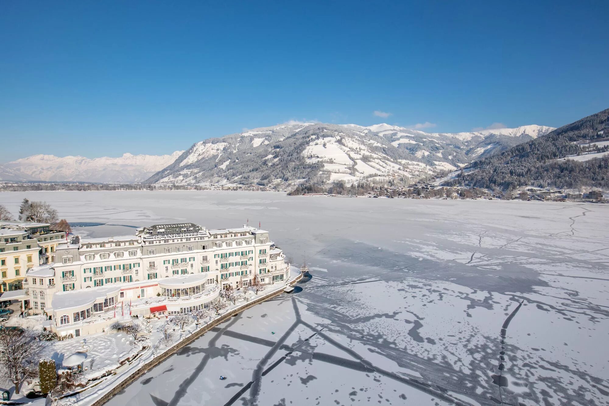Grand Hotel Zell am see. Austria Zell am see Grand Hotel. Вокзал Zell am see. Озеро цель ам Зее. See ski