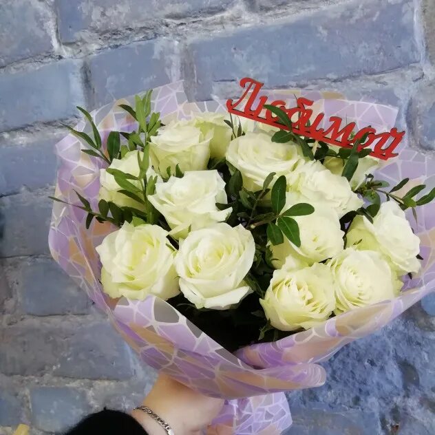 Розы 2 метра. Букеты роз астрахань. Доп товары к цветам. Букет из желтых и розовых роз. Букеты роз астрахань.