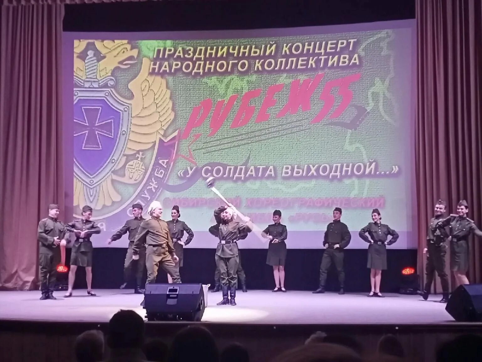 У солдата выходной видеоролик. У солдата выходной в детском исполнении. Дети поют у солдата выходной. У солдата выходной пуговицы в ряд. У солдата выходной в детском исполнении.