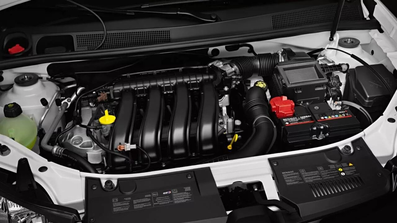 Новый двигатель рено дастер. Моторный отсек Дастер 2.0. Рено Дастер 2015 двигатель 2.0. RS 2.0 Рено мотор. Рено Сандеро РС 2.0.
