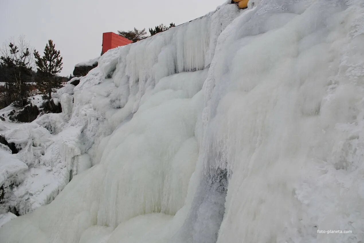 Водопад основа. Водопад Карпысак. Водопад Карпысак зимой. Водопад Карпысак в Новосибирске. Водопад в Новосибирской области Карпысак зимой.