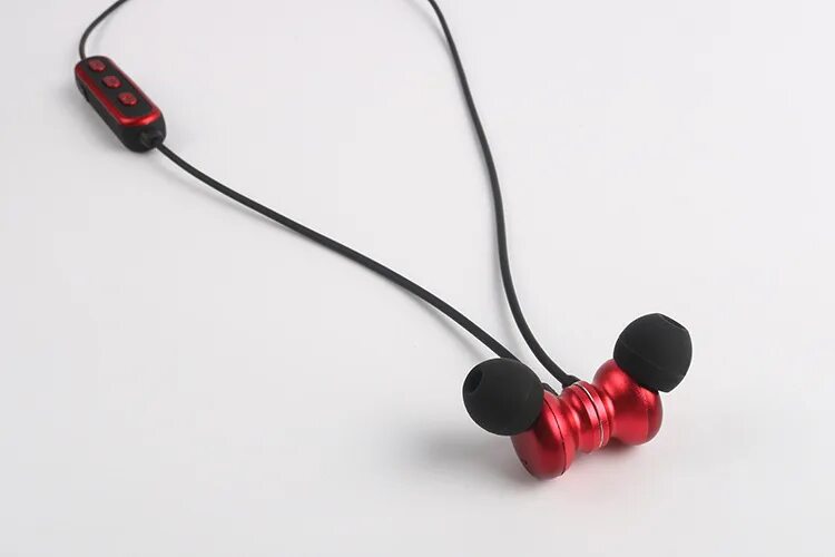 Полупроводные наушники блютуз. Блютуз наушники с микрофоном стерео. Наушники bt20. Надевает наушники. Адаптер к bluetooth наушники nokia беспроводные.