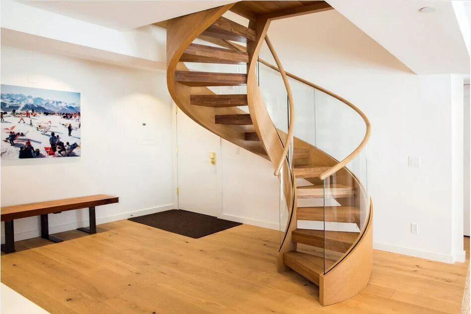 New wooden. Лестница полувинтовая на второй этаж в частном доме деревянная. Винтовая лестница на 2 этаж. Лестница винтовая деревянная. Винтовая лестница на второй этаж.