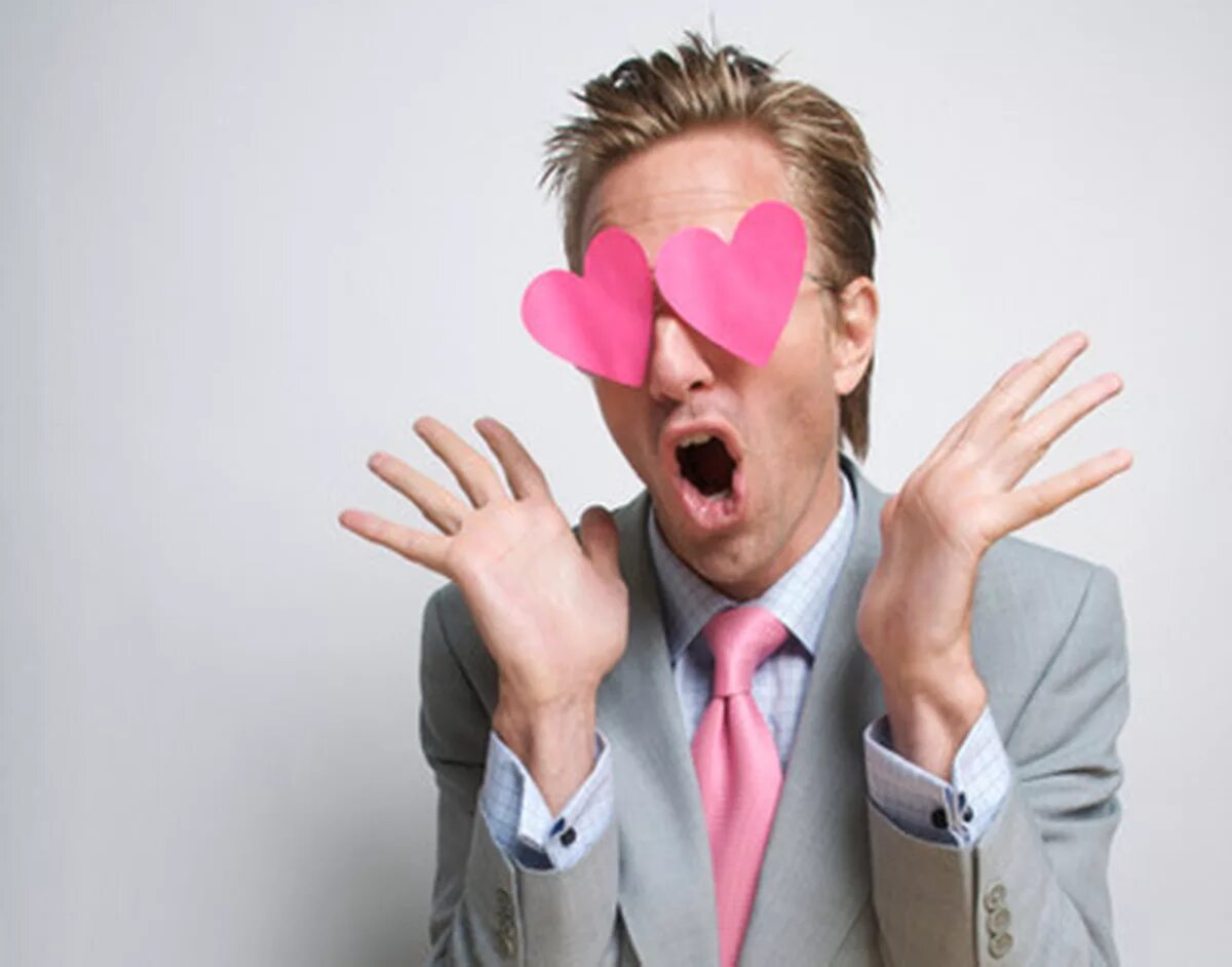 Влюбленная девушка. Удивленные люди. Влюбляй удивляй. Красивые пары. Мальчик дарит девочке цветы.