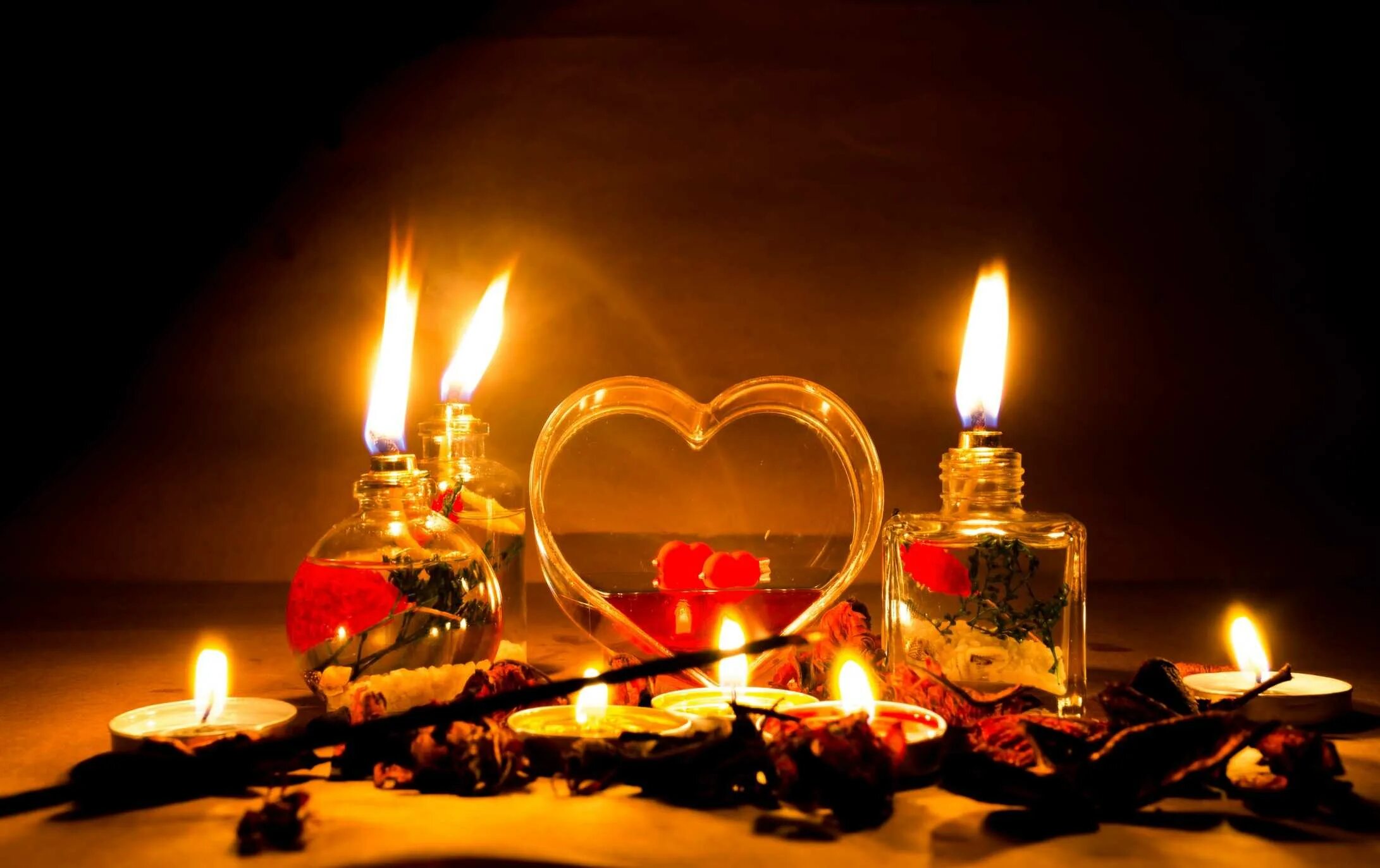 Свечи любовные магические. Обряд приворота. Любовная магия приворот. Обряд на любовь. Магическая свеча на любовь.