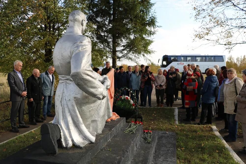 Мармыли Лотошинский район. РП. Лотошино (Лотошинский район). Лотошино достопримечательности. Памятник п.Кировский Лотошино. Лотошинский муниципальный сайт