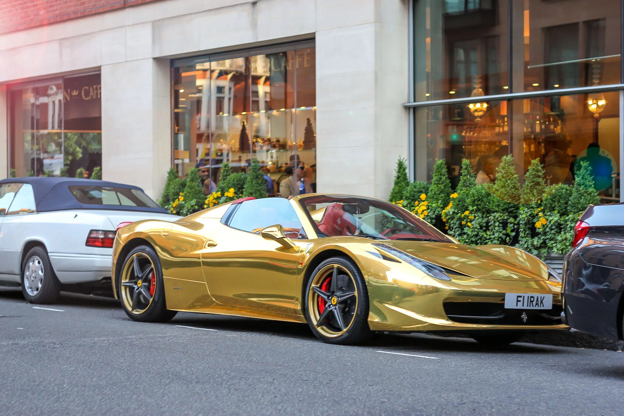 Ferrari 458 Spider Gold. Ferrari 458 Gold. Ferrari i8 Золотая. Феррари золотого цвета.