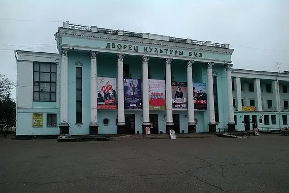 Сайт дк бмз. Дворец БМЗ Брянск. Площадь ДК БМЗ Брянск. ДК БМЗ Брянск Бежица.