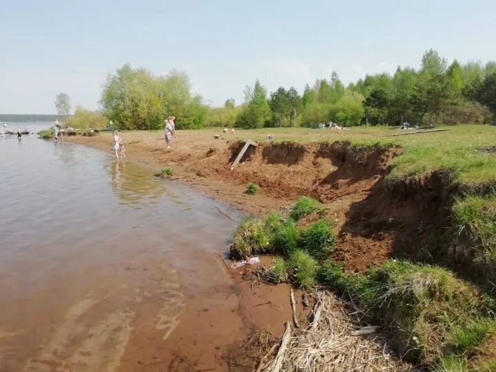 Уровень воды в реке кама. В Елово Кама обмелела. Кама обмелела 2021. Казань обмеление Волги. Обмеление Волги 2023.