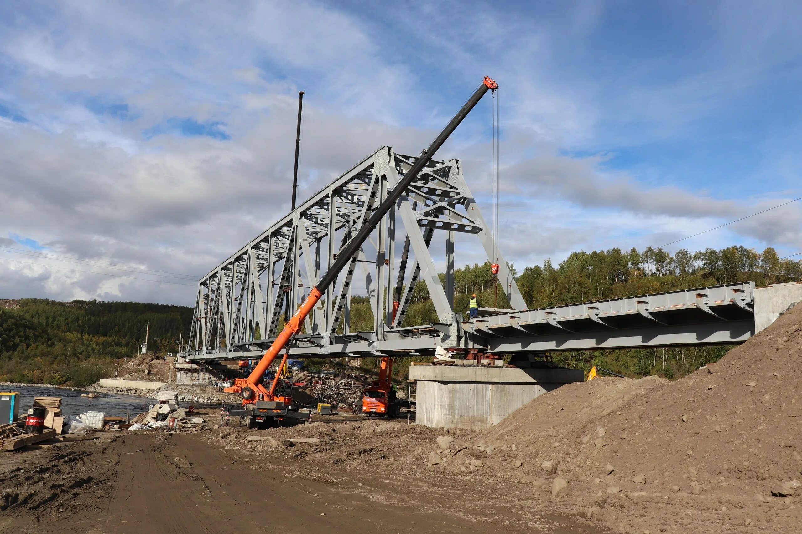 Новый мост через реку кола в Мурманске. Новый Железнодорожный мост через реку кола. Железнодорожный мост Мурманск. Новый ЖД мост Мурманск.