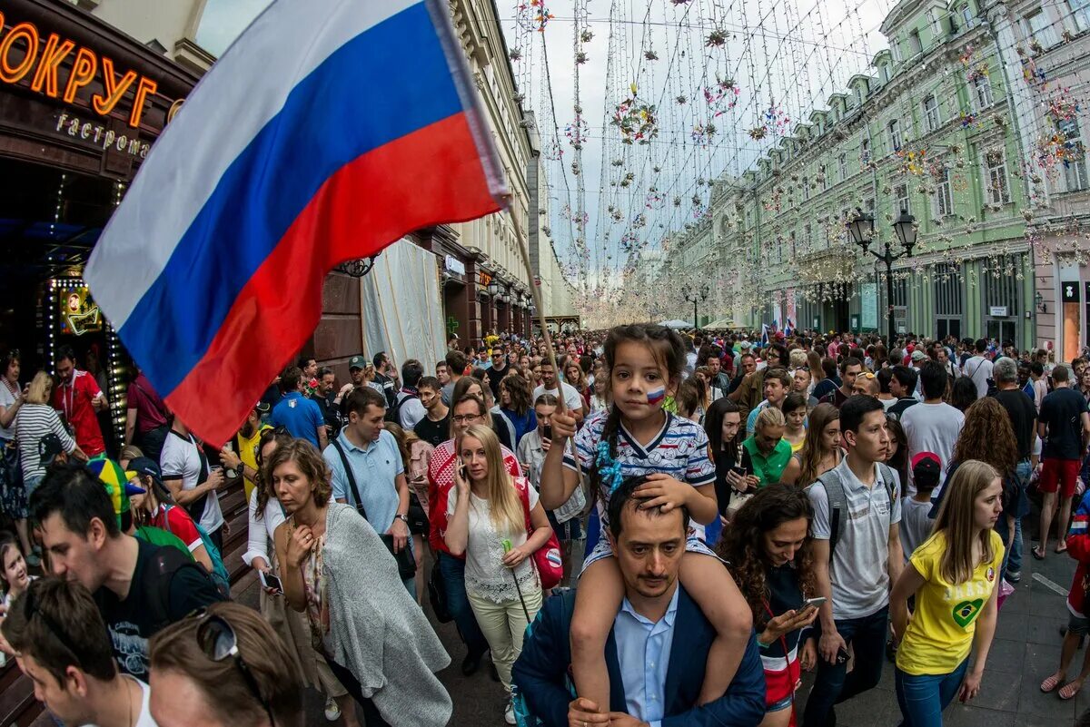 Главные новости в россии мире московский. ЧМ 2018 Москва Никольская. Никольская улица Москва ЧМ 2018.