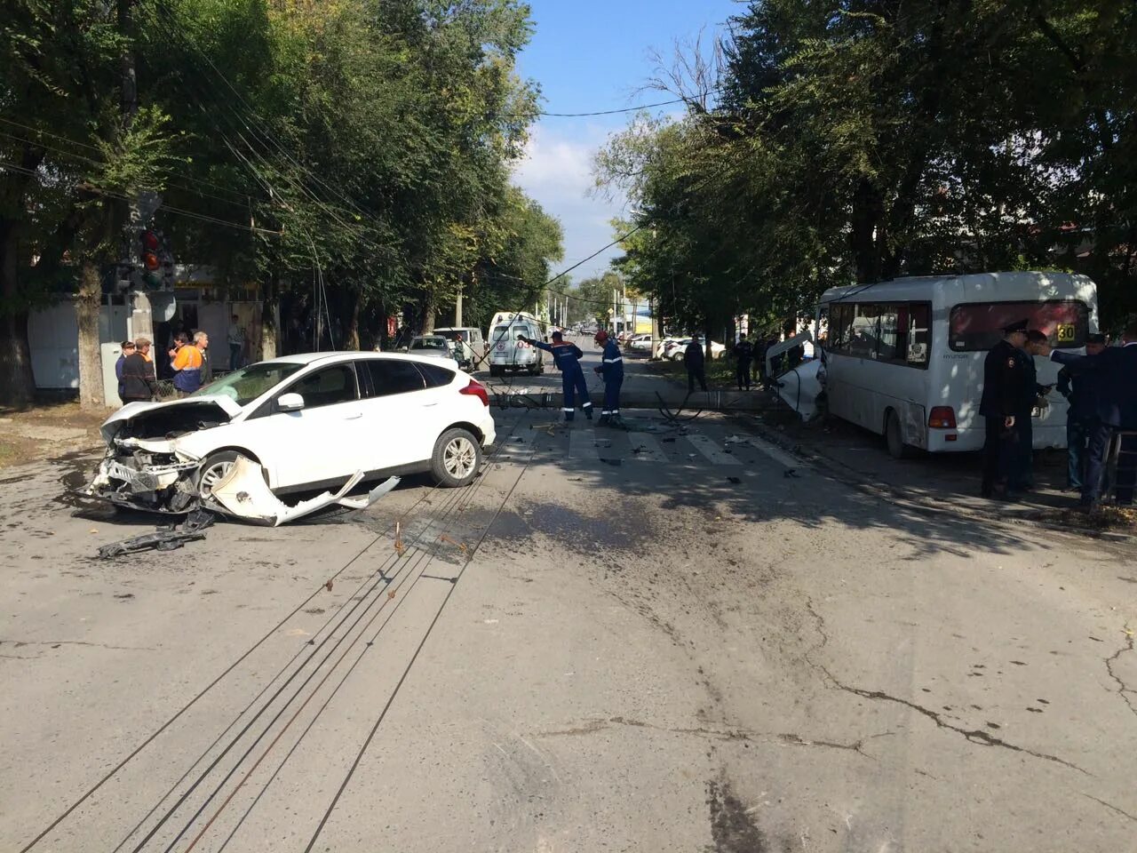 Происшествие по таганрогу. Авария в таганроге сегодня на чехова. Авария в таганроге сегодня. Таганрог происшествия вчера. Таганрог происшествия вчера.
