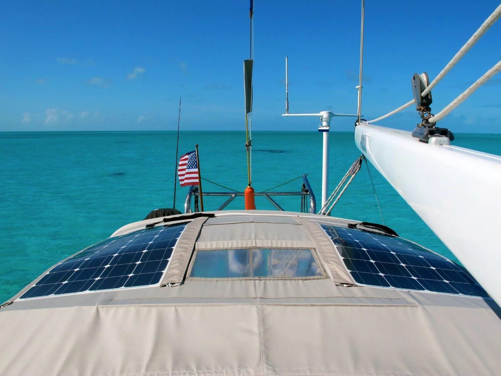 Solarsail отзывы. Яхта на солнечных батареях. Solarsail отзывы. Planetsolar корабль. Лодка на солнечных панелях.