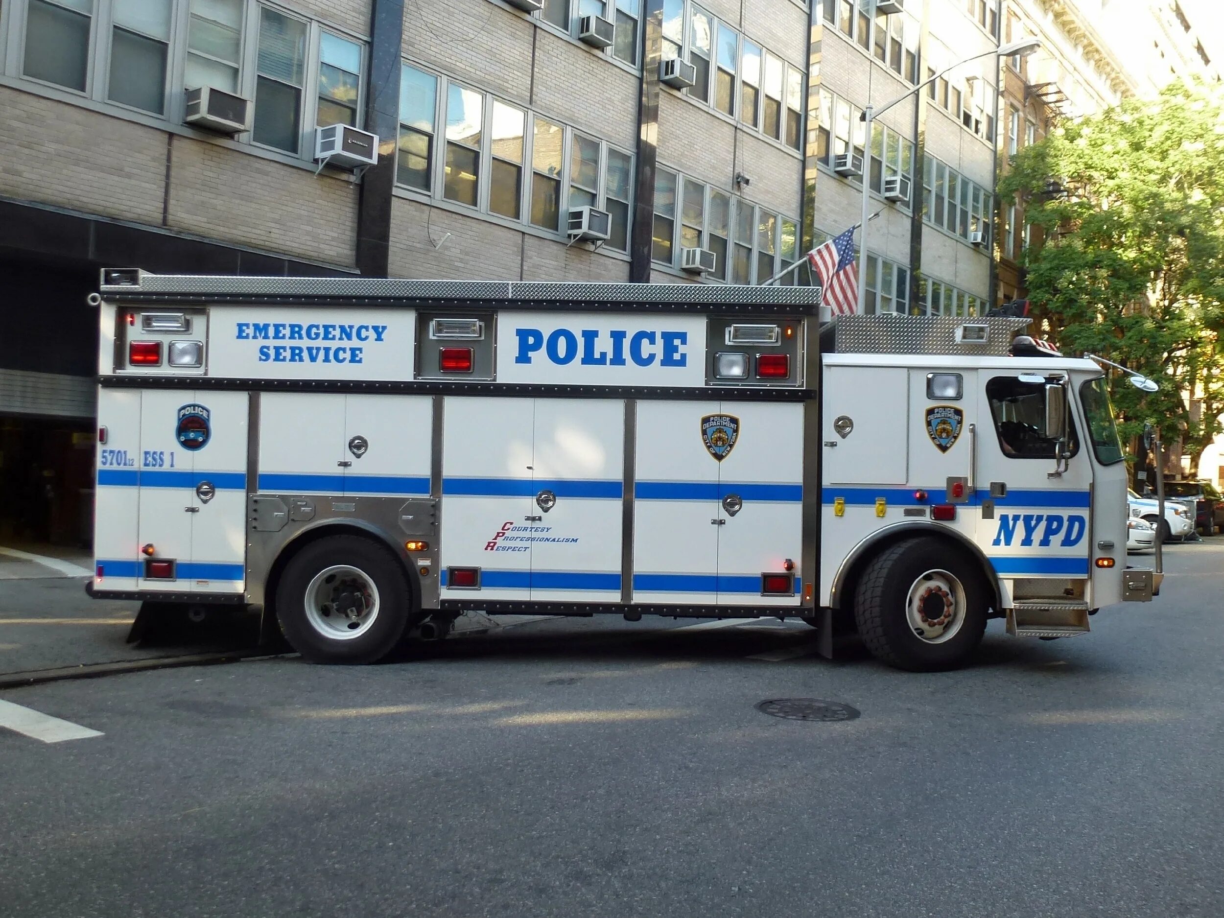 Fire truck police car. Полицейский грузовик NYPD Police. NYPD esu 2000s. New York Police Department грузовик. Прицепы NYPD.